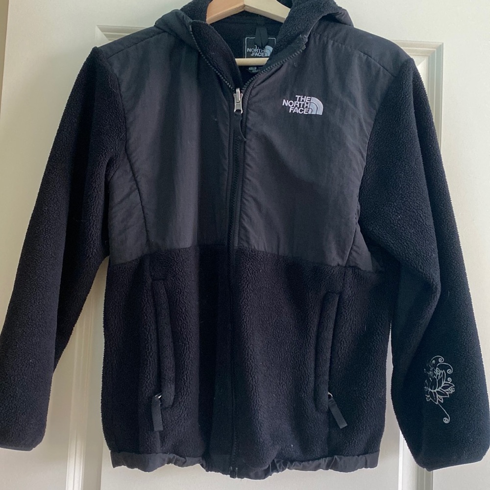 The North Face Denali Fleece in Girls Large, fits as an XXS